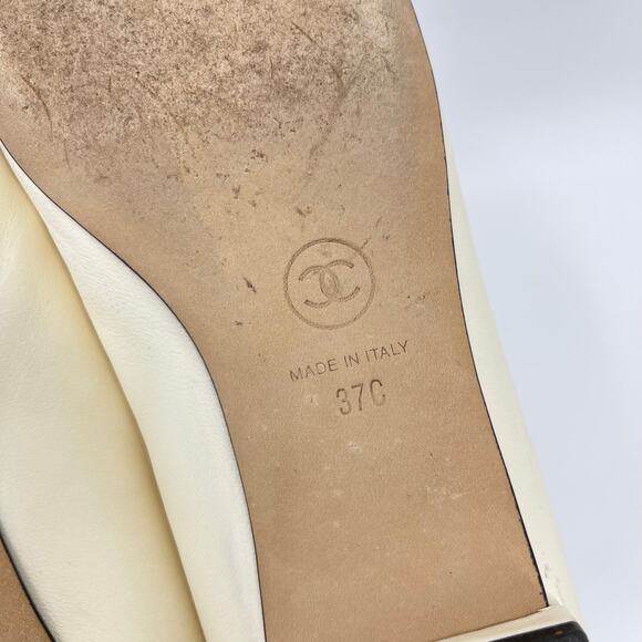 Chanel | Cream Black Lambskin Pearl CC Cap Toe Ballet Flats 2016 FR 37C - Picture 14 of 16